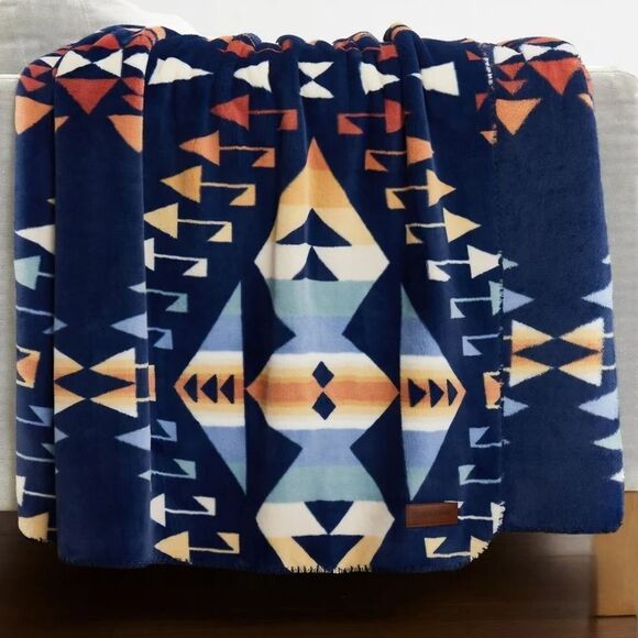🔸️NWT Pendleton "Big Thunder" Blue Plush Throw Blanket - Picture 1 of 11